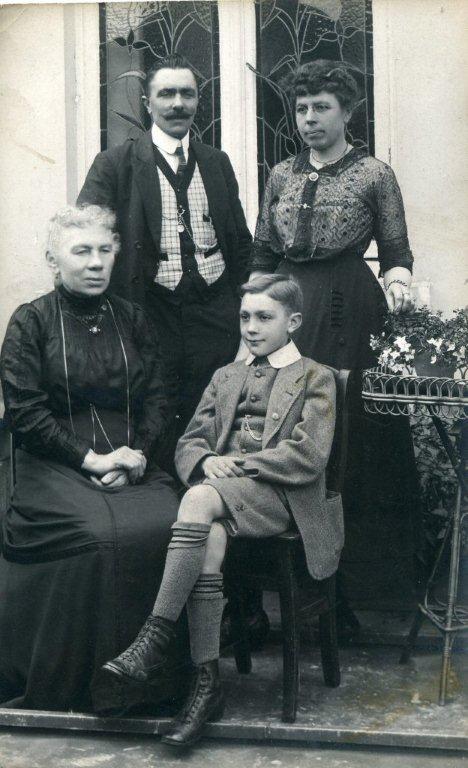 George de Troetsel and family